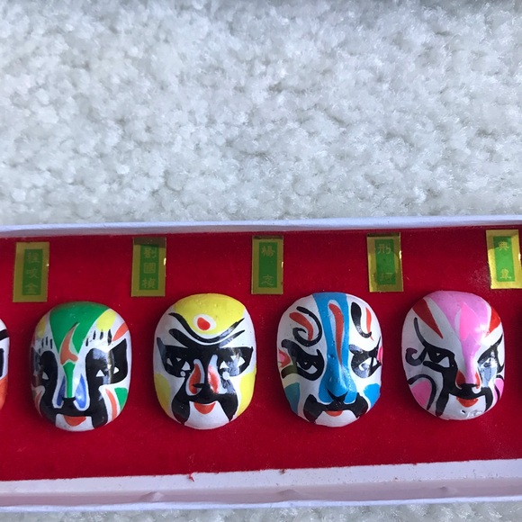NWOT Set of 10 Vintage Handpainted miniature Peking Opera Masks in Original box - Picture 3 of 5